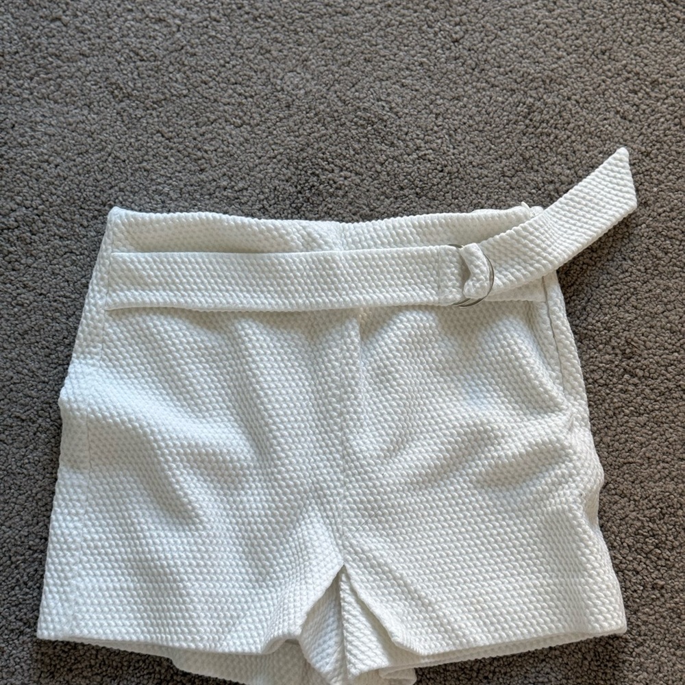 Zara Women's White Textured Shorts - Picture 2 of 3